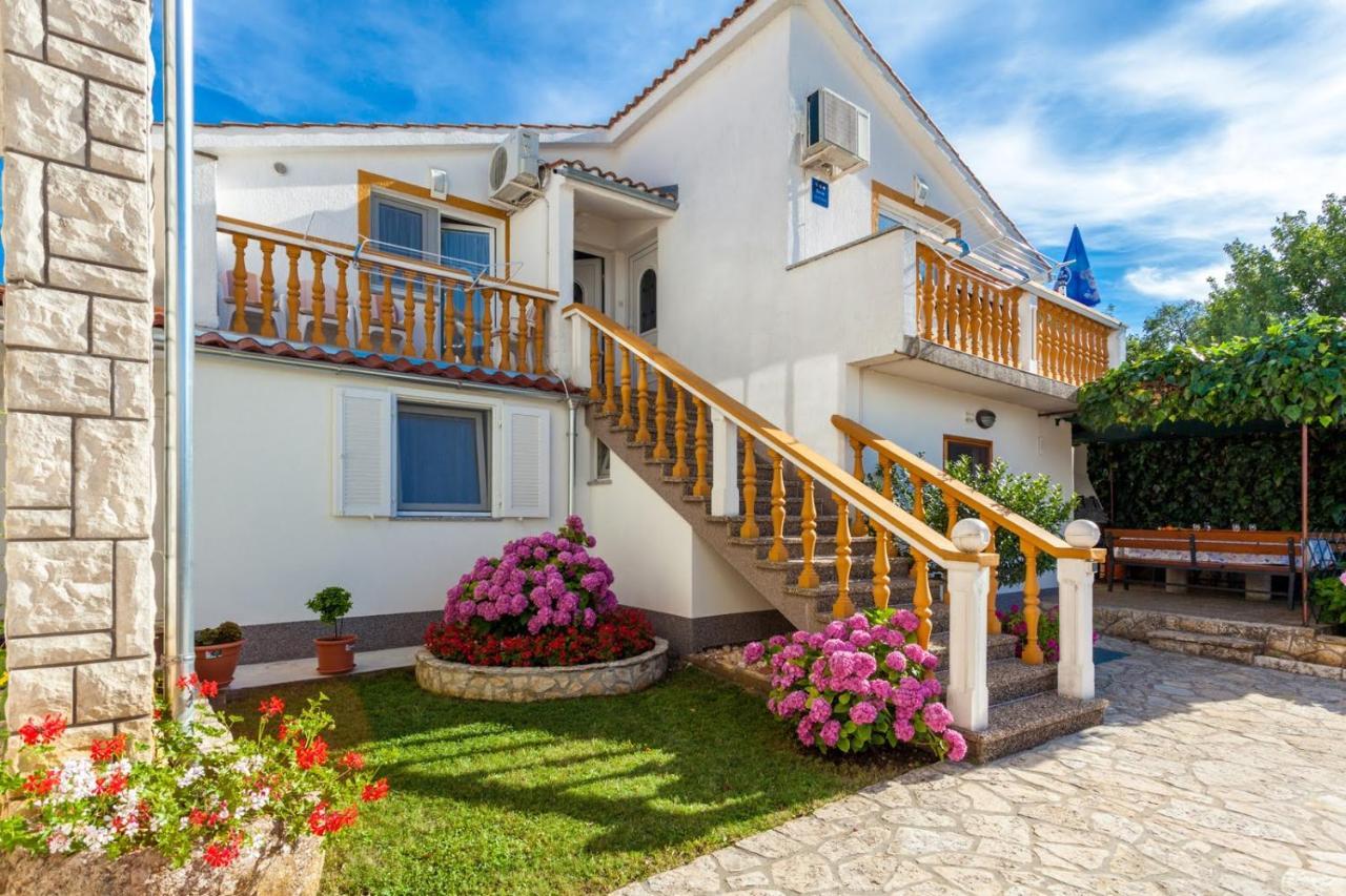 Apartman Luni Sa Bazenom - Malinska, Sveti Anton Sveti Anton  Exterior photo