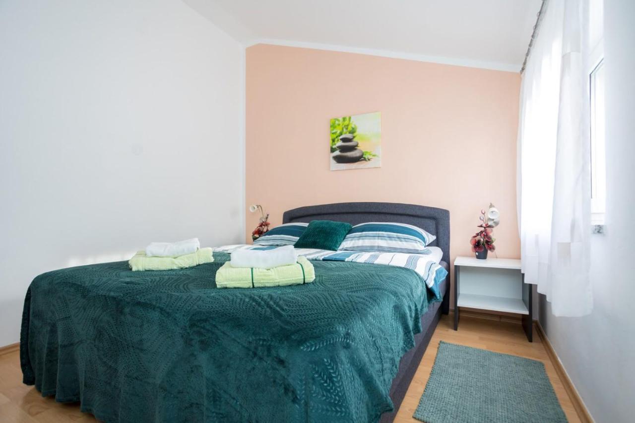 Apartman Luni Sa Bazenom - Malinska, Sveti Anton Sveti Anton  Exterior photo