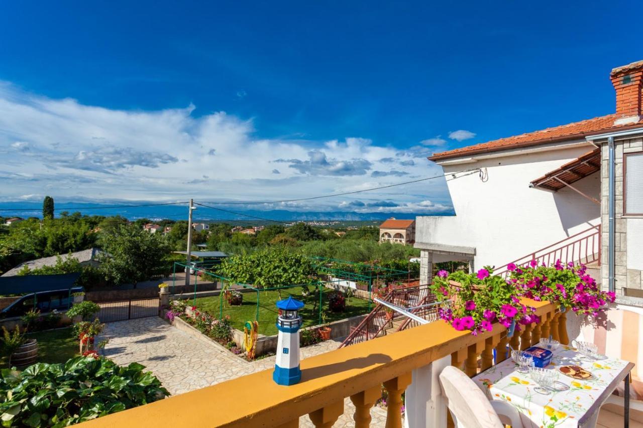 Apartman Luni Sa Bazenom - Malinska, Sveti Anton Sveti Anton  Exterior photo