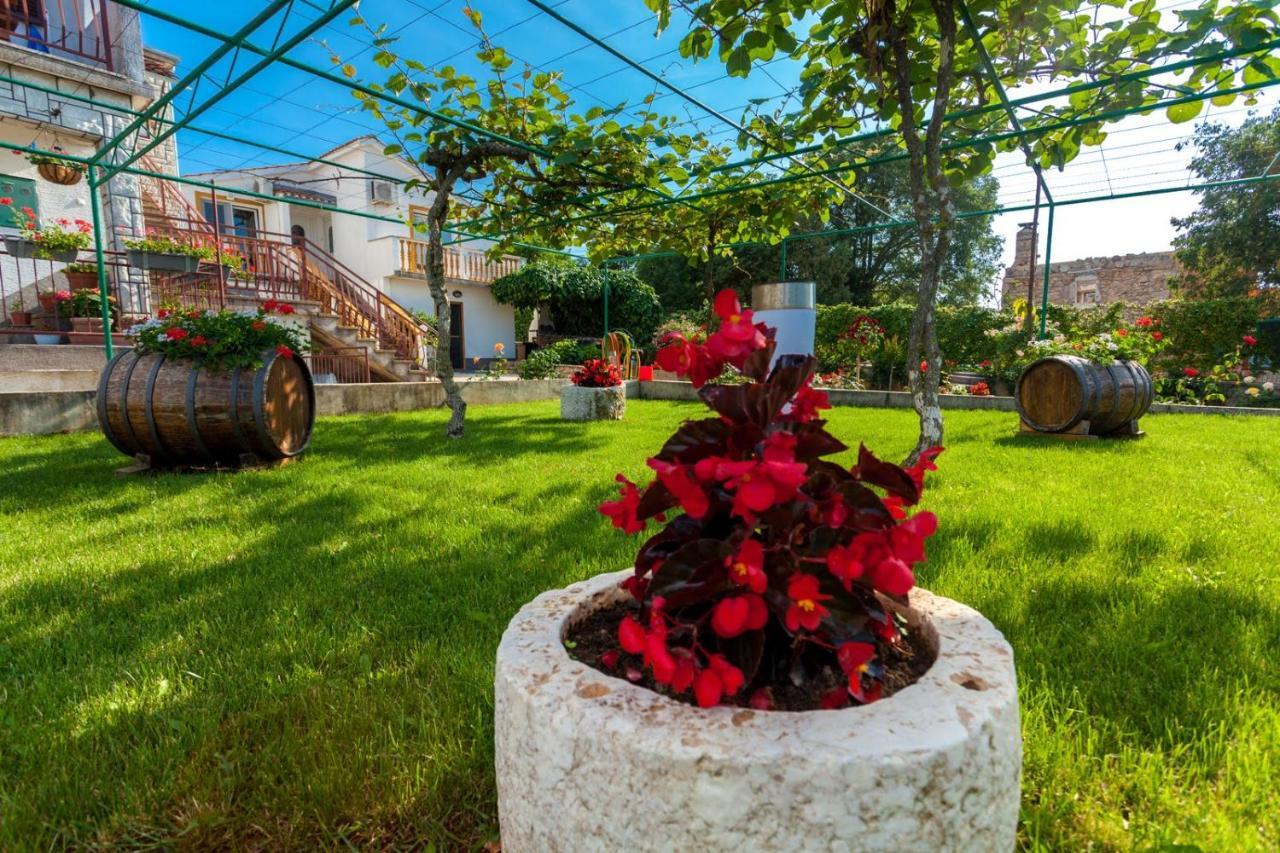 Apartman Luni Sa Bazenom - Malinska, Sveti Anton Sveti Anton  Exterior photo