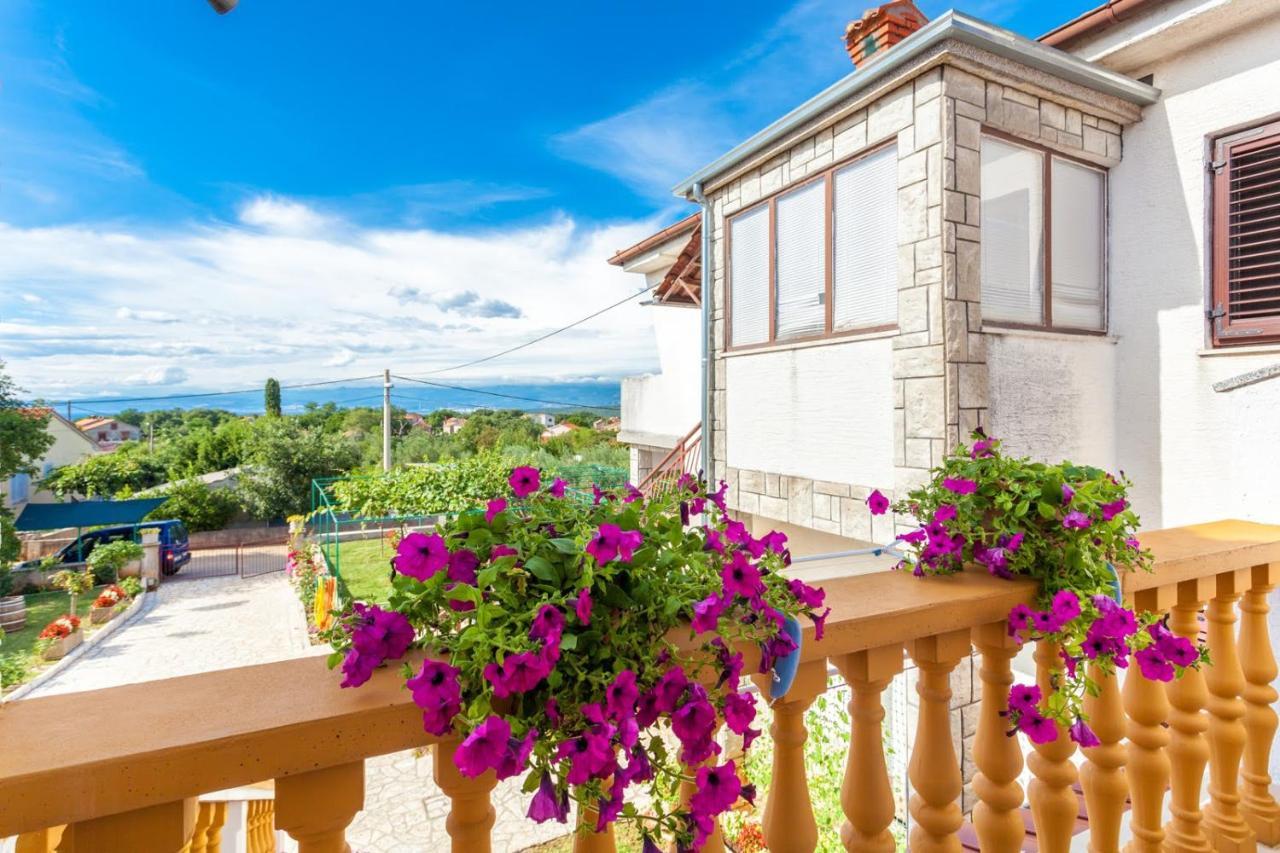 Apartman Luni Sa Bazenom - Malinska, Sveti Anton Sveti Anton  Exterior photo
